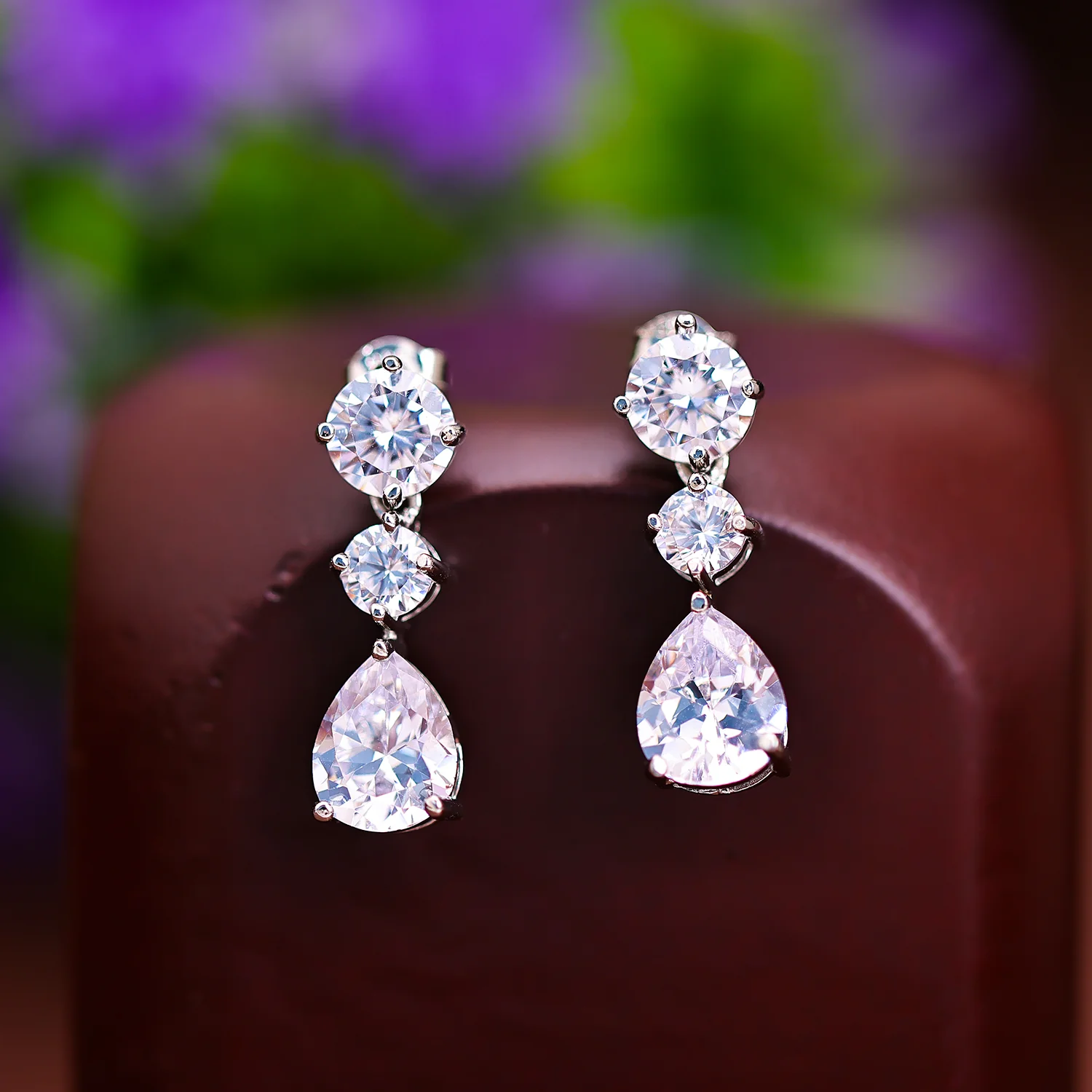 Diamond White Gold Earring - Image 3